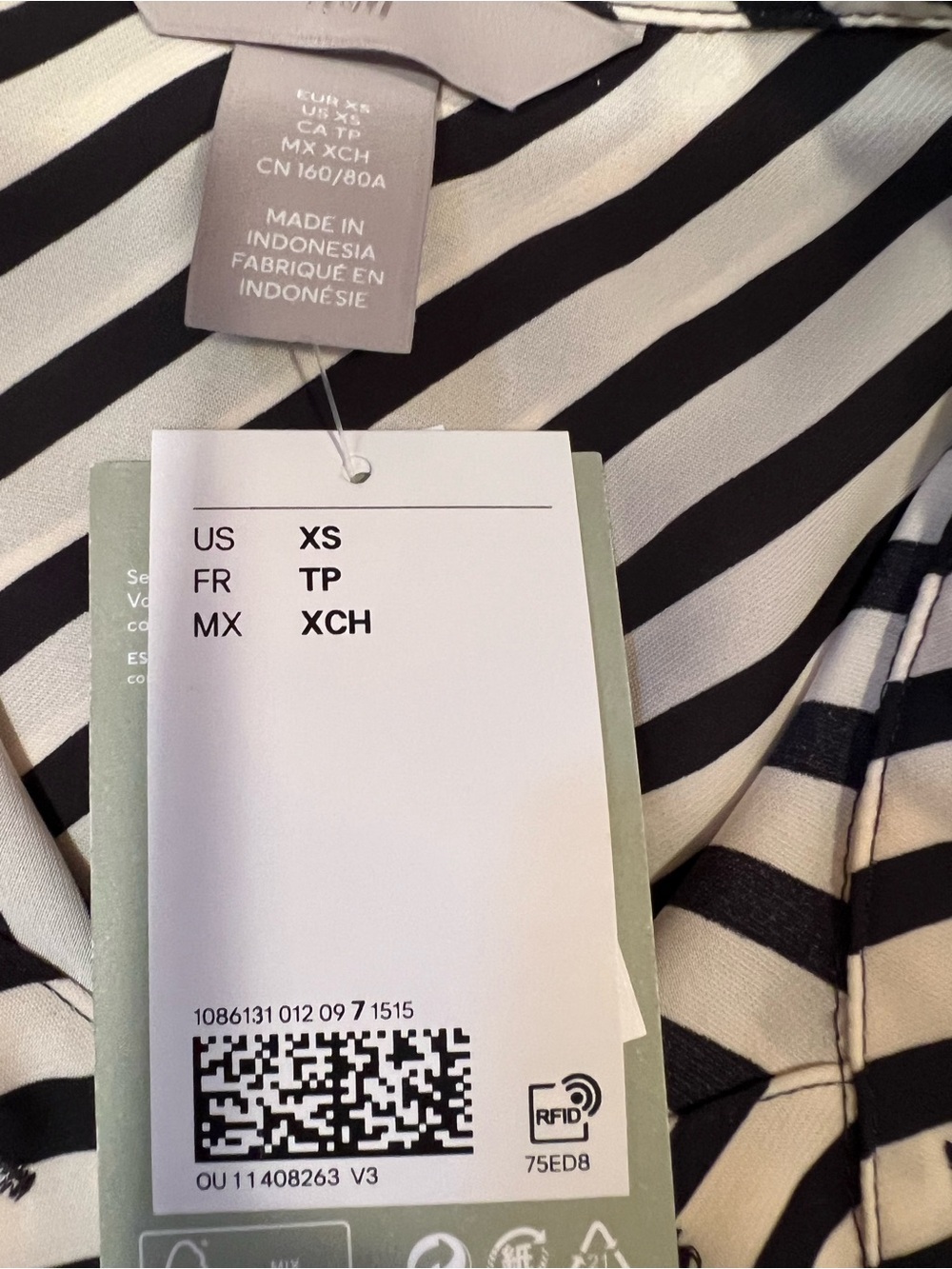 H&M Black and White Diagonal Stripe Button-Front Blouse - Picture 10 of 11
